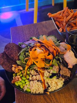 Falafel Bowl at Kiwis in Frankfurt