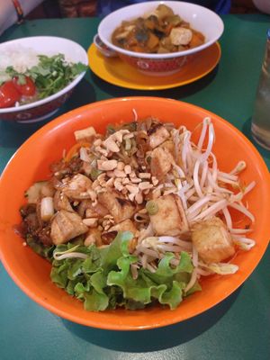 Rice noodle bowl with tofu and curry at Saigon Noodle Bar - Palermo in Buenos Aires