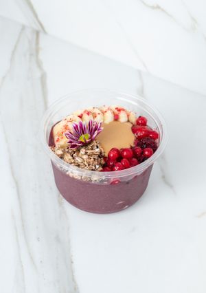 berry açai bowl

- vegan, plant-based, sugarfree, glutenfree, no refined flours at Posdata in Madrid