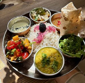 Veganes Thali mit Roti.   at Annapurna in Passau