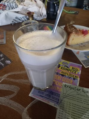 Chai Latte mit Hafermilch at Subbotnik Cafeteria in Chemnitz