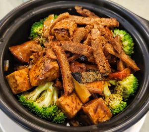 Vegan claypot rice at Mituo Vegetarian Restaurant in Bandar Seri Begawan