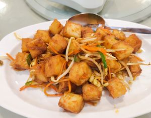 Vegan fried carrot cake 👍🏻 highly recommend at Mituo Vegetarian Restaurant in Bandar Seri Begawan