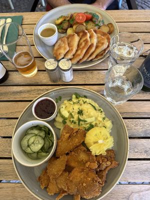 Vorne: Oyster, hinten: Sellerie  at Schnitzelei Wilmersdorf in Berlin