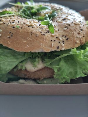 Vegan cheddar bagel at Pardoes in Galmaarden