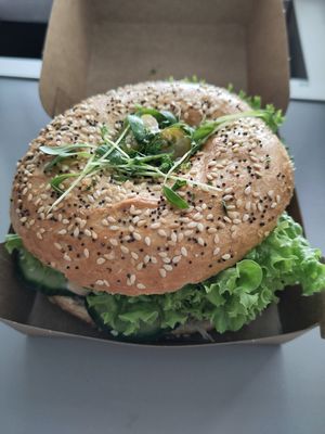 Vegan cheddar bagel at Pardoes in Galmaarden