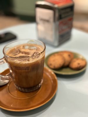 Vegan Iced caramel latte and vegan chocolate chips cookies   at Fiuri Milano - Flowers and Coffee in Milan