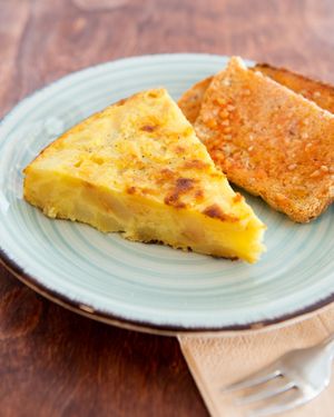 Truita vegana amb pa amb tomàquet i oli at La Gata Insubmisa in Tarragona