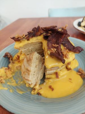 Brunch: pancakes con "queso" y "bacon" at La Gata Insubmisa in Tarragona