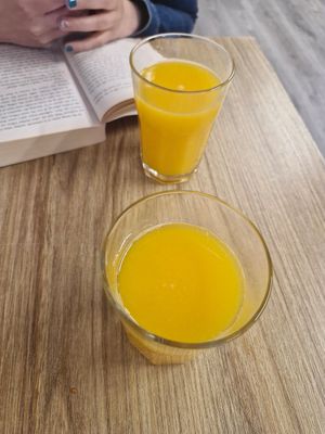 Freshly squeezed orange juice at La Gata Insubmisa in Tarragona
