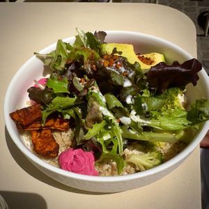 Protein bowl at roots - Münstergasse in Zurich