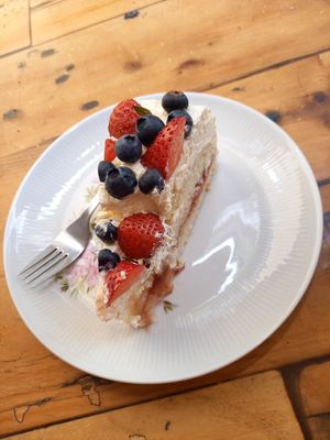 Vegane Beerentorte at Kaffeehaus Krumm & Schief in Bamberg