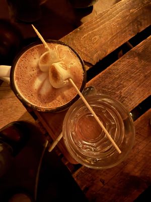 Hot chocolate with vegan marshmallows   at Kaffeehaus Krumm & Schief in Bamberg