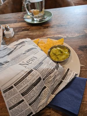 Nachos, Avocado dip and veggie sandwich at Mojo Coffee in Bremerhaven