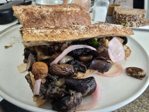 כריך פטריות וטופו at Casa Lavi in Jerusalem