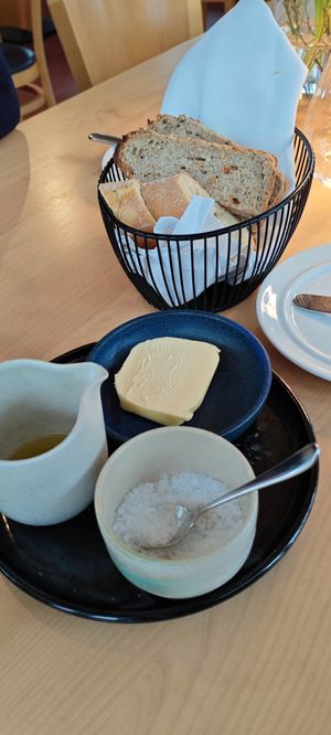 Kleiner Brotkorb, mit Brot vom Nomad  at Villa Esche in Chemnitz