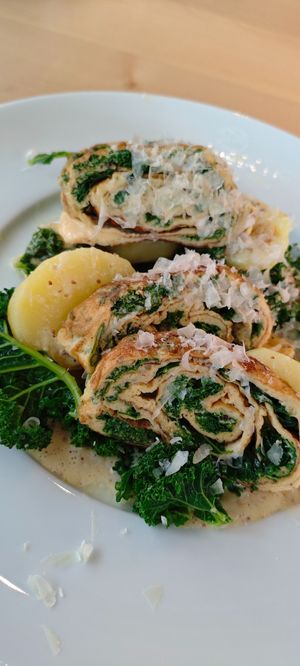 (veggie) Grünkohl-Omelette, Parmesan und französischer Senf at Villa Esche in Chemnitz