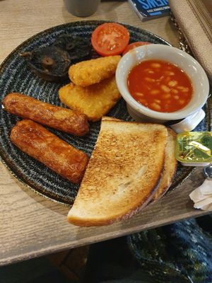  at LHR - The Crown Rivers -  JD Wetherspoon - T5 in West London