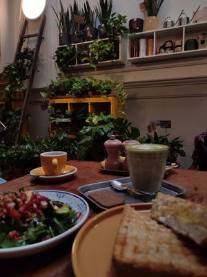 Veganes Käsesandwich mit Matcha at Plantbar Jacqueline in Borgerhout