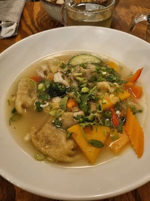Wontonsuppe mit Reisnudeln at La Maison Chay in Berlin