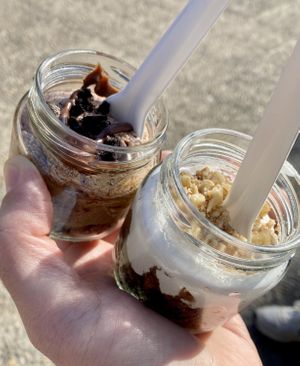 Tarritos: carrot cake y explosión de chocolate  at Kombu Vegan in Bilbao