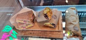 Wrap y sandwich at Kombu Vegan in Bilbao