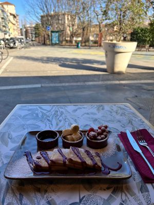 Oat Banana pancakes with fruits and more  at Fuori Luogo in Milan