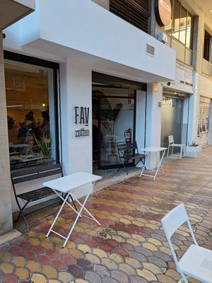 Front of shop at FAV COFFEE - Café de especialidad in Valencia