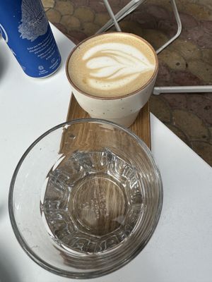 Coffee with oat milk  at FAV COFFEE - Café de especialidad in Valencia
