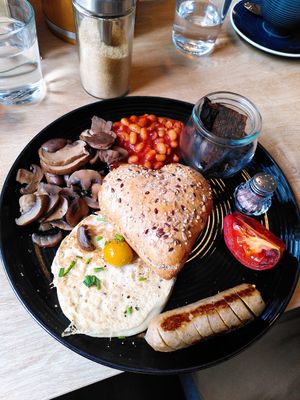 English Breakfast at Café Naiv in Innsbruck