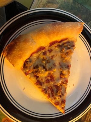 Vegan cheese pizza w/ bbq tempeh at Satchel's Pizza in Gainesville