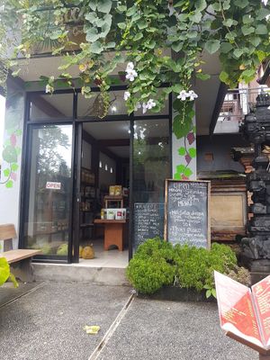 Health store underneath at Pawwon Restu in Ubud