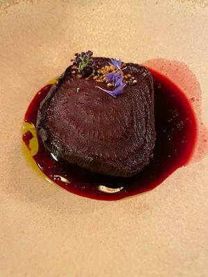 Betterave en 5 façons infusée et réhydratée dans un melange de myrtille et saké , jus de betterave , huile de poireau  at Entropy in Brussels