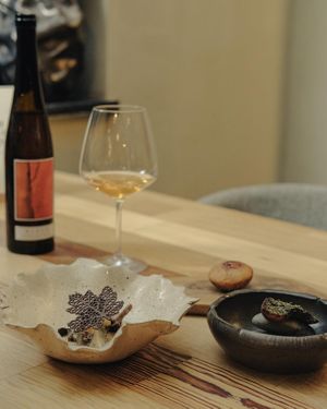 Topinambour et Champignons 
Tuile café 
Eringi grille aux aiguilles de sapin 
Brioche au champignon 
 at Entropy in Brussels