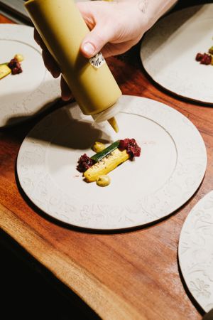 Green peas, plant based milk, puffed buckwheat  
🌱 Entropy restaurant, plant based gastronomy 
🍀Young chef of the Year 2025 for Brussels
🌱Discovery of the Year 2023  at Entropy in Brussels