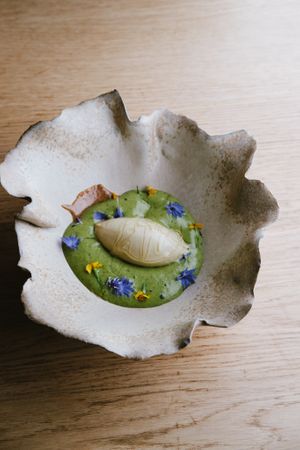 Green walnuts plant based ice cream
🌱 Entropy restaurant, plant based gastronomy 
🍀Young chef of the Year 2025 for Brussels
🌱Discovery of the Year 2023  at Entropy in Brussels