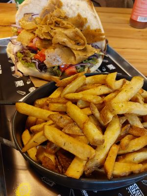 Sehr lecker! 😋 at Crunchy Kebab in Kassel