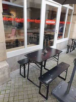 Außenbereich at doen doen® kebap in Stuttgart