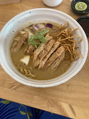 Kao soi with chicken   at Kem-Kon - Khon Kaen (เข้ม-ข้น ขอนแก่น) in Khon Kaen