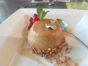 Menükarussell MIRROR GLAZE TÖRTCHEN at Ollis Restaurant in Herne