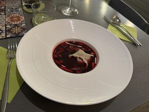 Rote Beete Suppe mit Wantan  at Ollis Restaurant in Herne