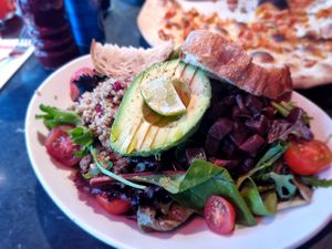 Salad with avocado at L'Osteria in Wuppertal