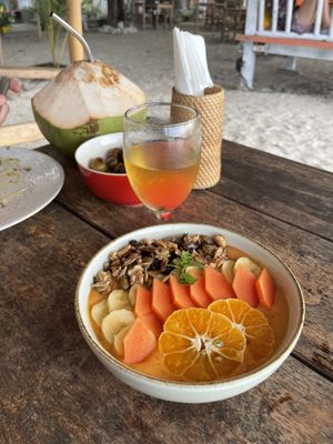 Suiting Smoothie bowl for Sacral Chakra  at Bintang Tiga- 'Ra' Healing Food in 