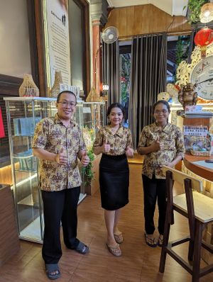 Helpful staff at Fortunate Coffee in Negara