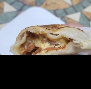 Deliciosas empanadas. Napolitana (con queso vegano) y fungi at El Rincon de la Oma in Frutillar