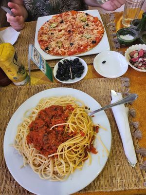 Massive spaghetti portion at La Rose Des Sables Restaurant Pizzeria in Ouarzazate
