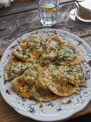 Mezzelune agli spinaci e burro fuso at Baita Gamsblut Hütte in Selva Di Val Gardena