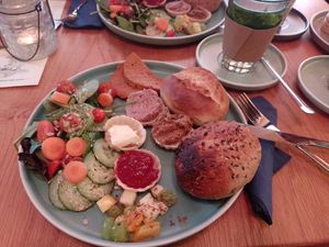 Veganes Frühstück at erhardt - das neue Café in Hannover