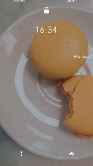 Pistazie und Kardamom-Birne :o at La Parisienne Macaronnerie in Freiburg