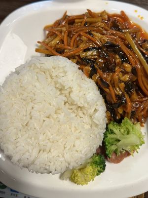   at Baiyi Vegetables Lanzhou Sulamian - 百易素食·素拉面（元大都店) in Beijing